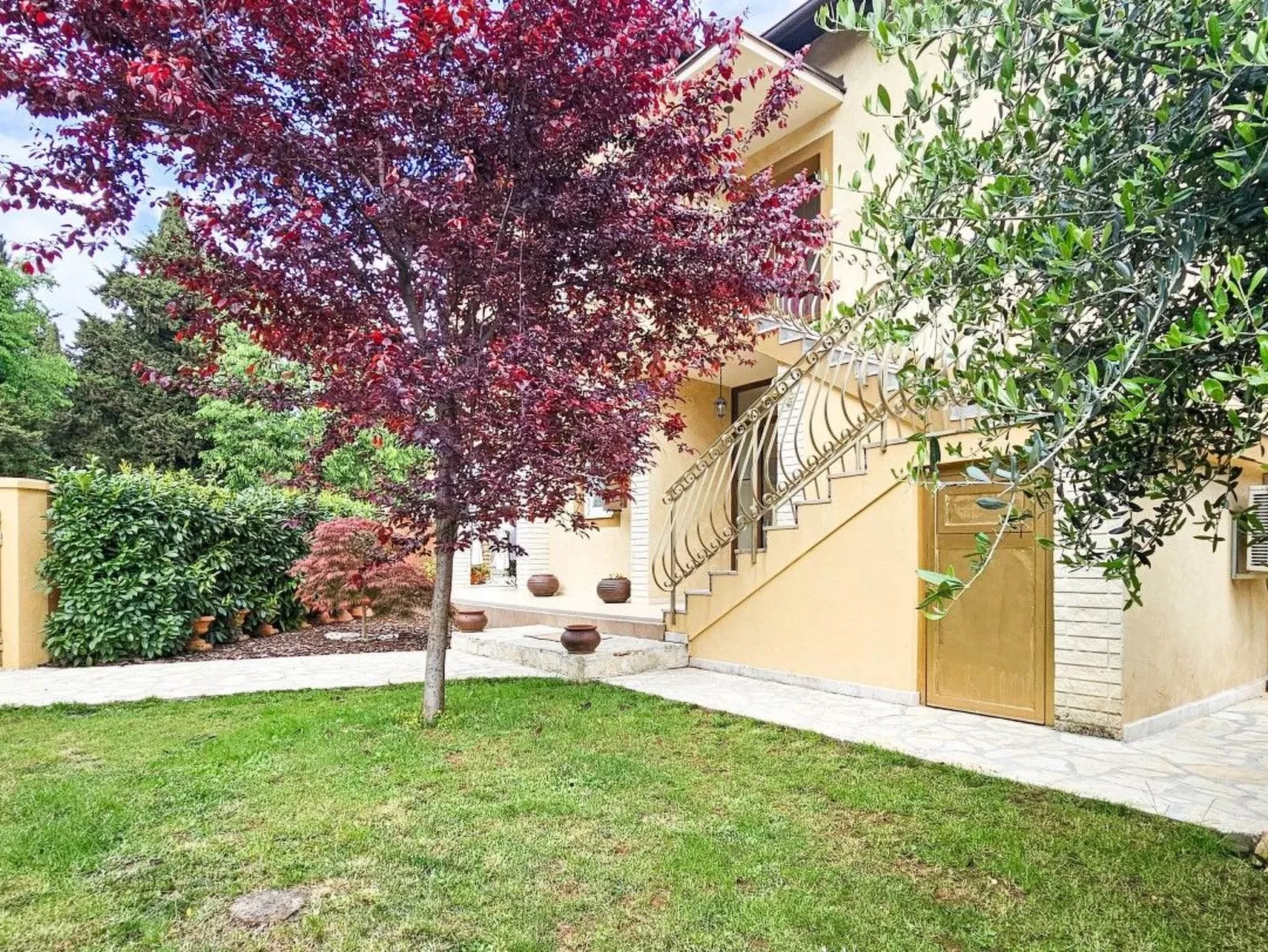 Schöne Ferienwohnung Romana-Buiten