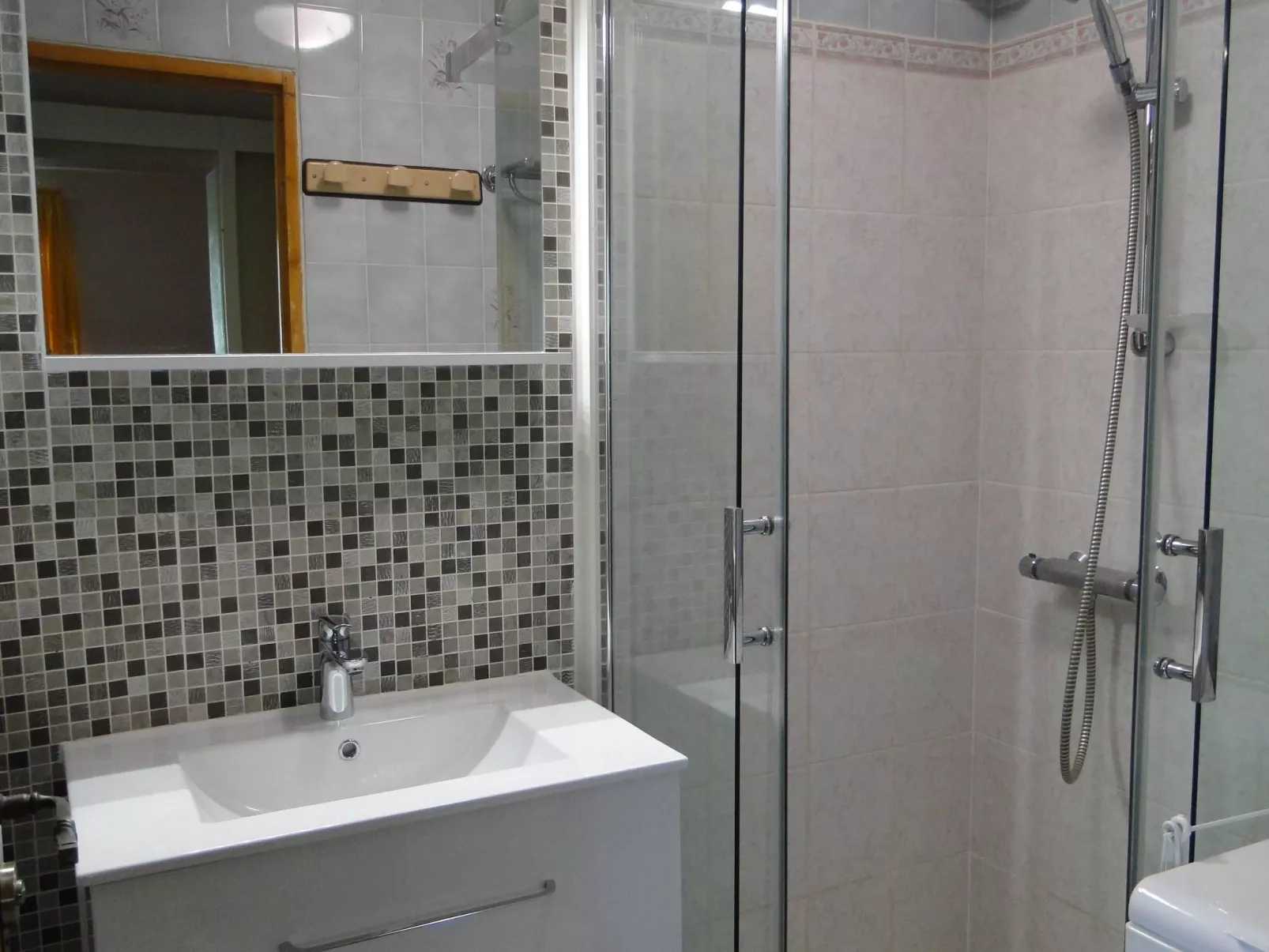 Gite Iris Montagnes du Jura mit Spa Sauna Fluss-Binnen