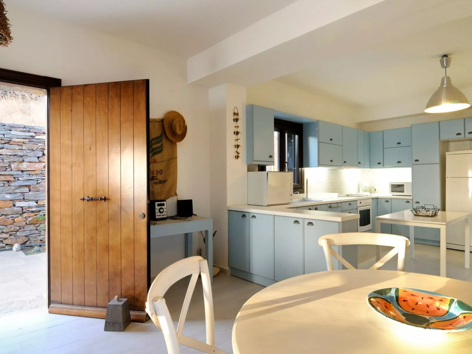 Luxusvilla bietet privaten Zugang zu einem abgelegenen Strand-Binnen