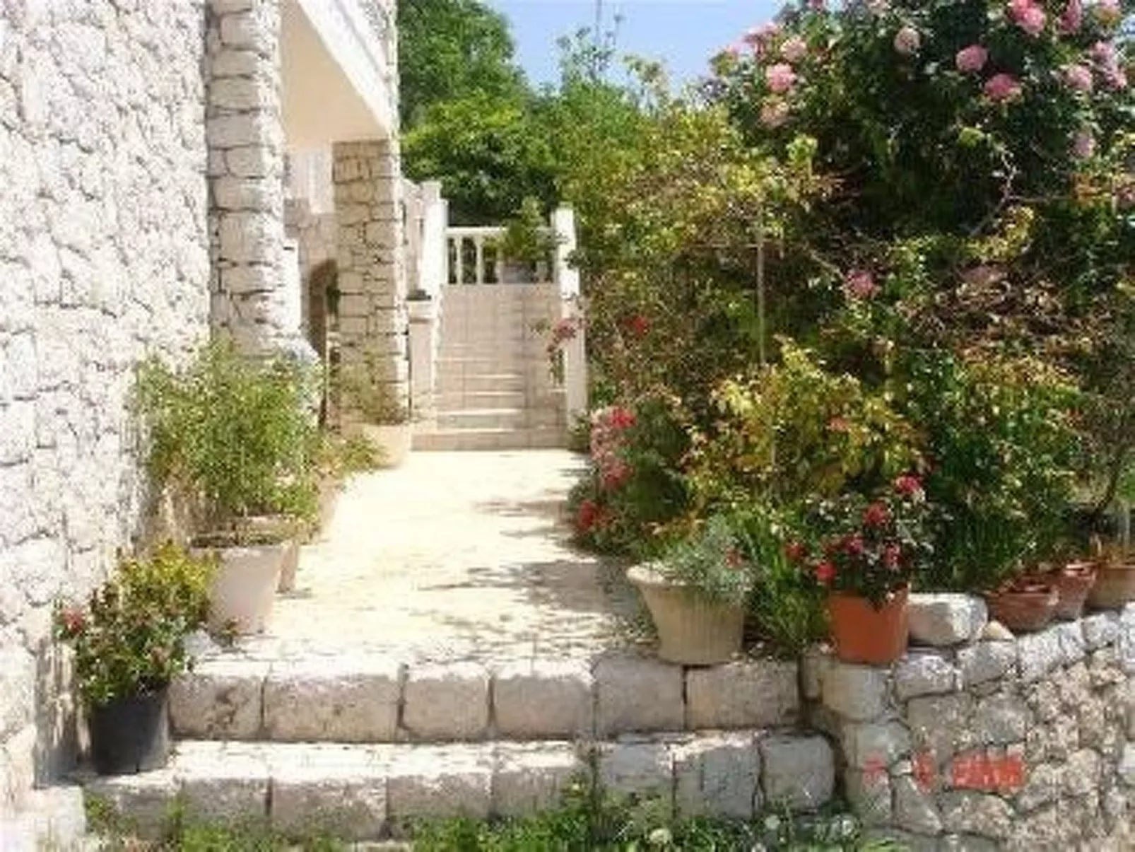 "Rocabel" mit Blick auf das Wasser-Image-tags.info