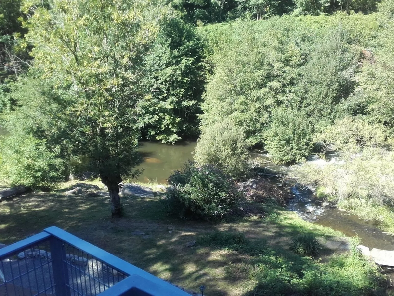 LA CABANE DES REVES-Buiten