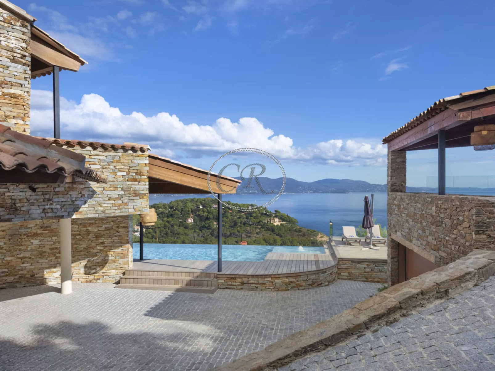 Außergewöhnliche Villa am Cap Bénat-Buiten