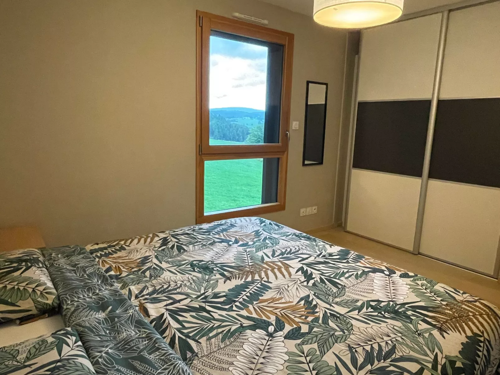 Das ruhige Les Grangettes mit Seeblick-Image-tags.info