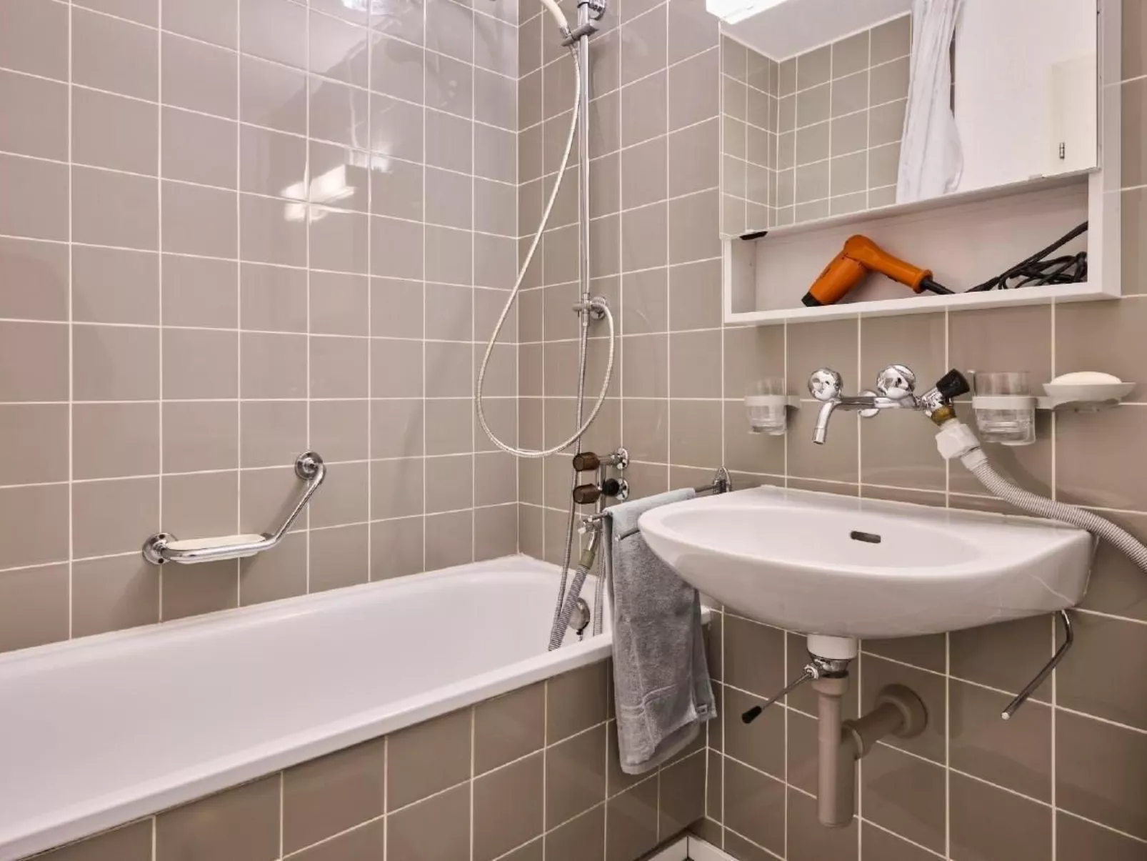 Hochhaus Fellergut - Stiftung Ferien im Baudenkmal-Binnen