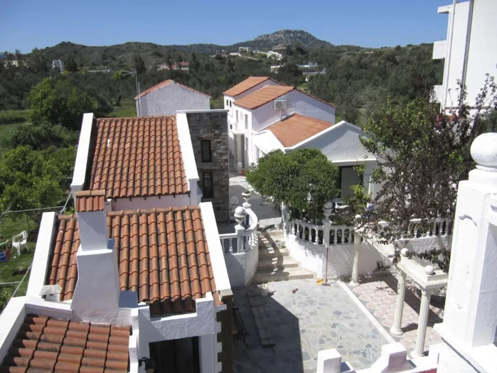 Castellino-Studios-Buiten