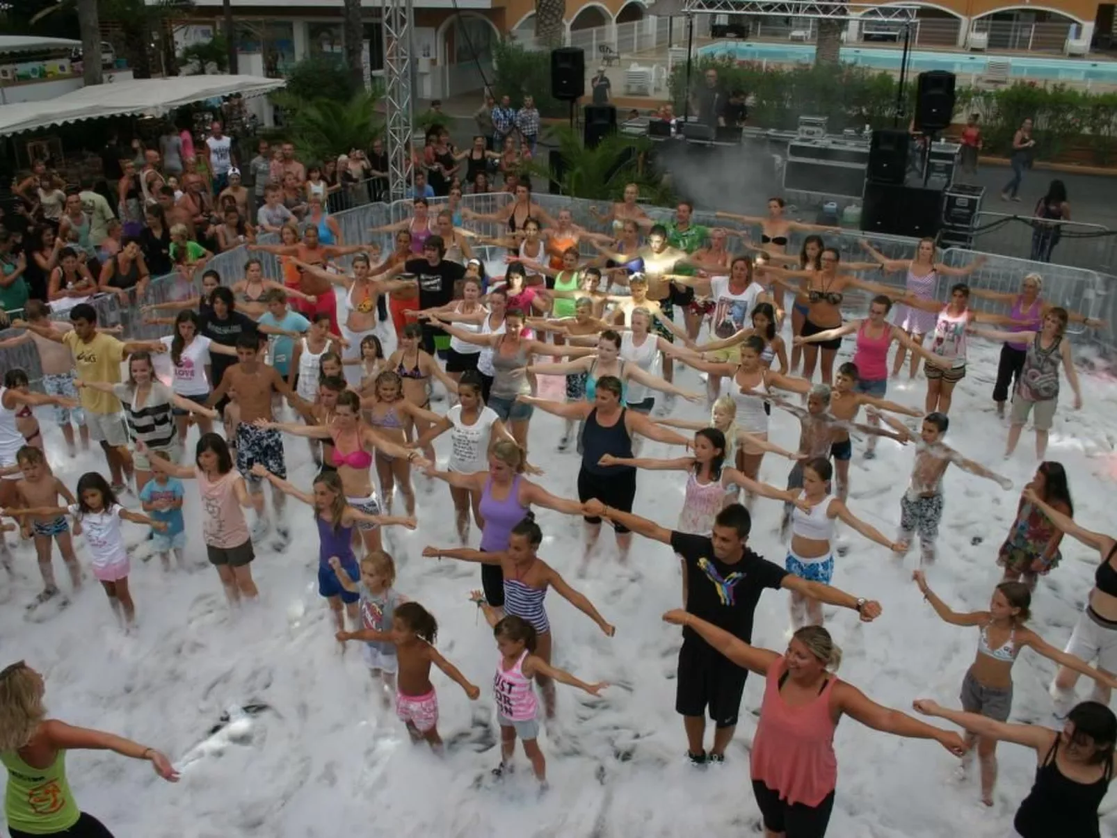 Mobilheim mit Terrasse-Buiten