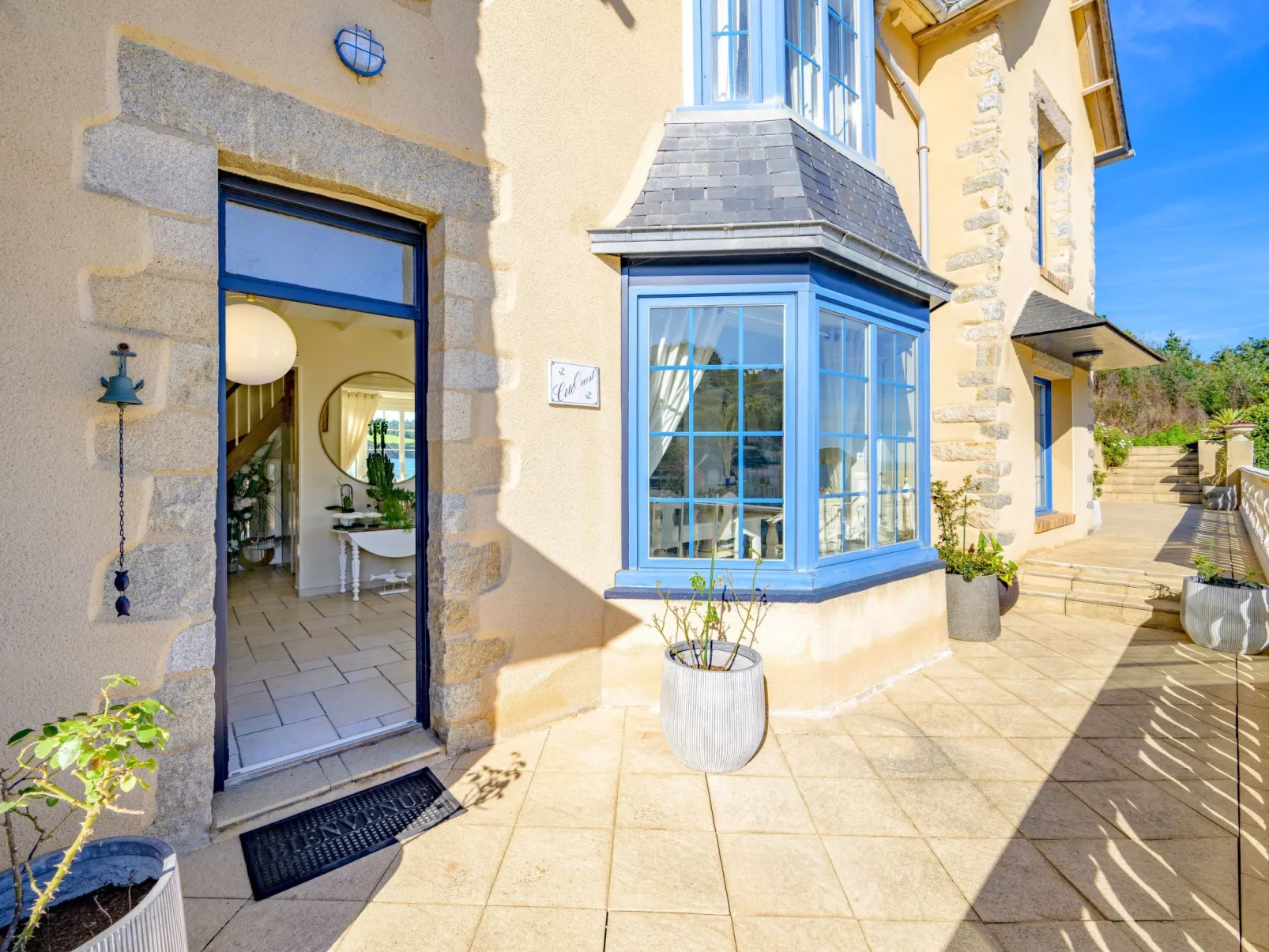 Villa "Ker House" mit Blick auf das Wasser-Buiten
