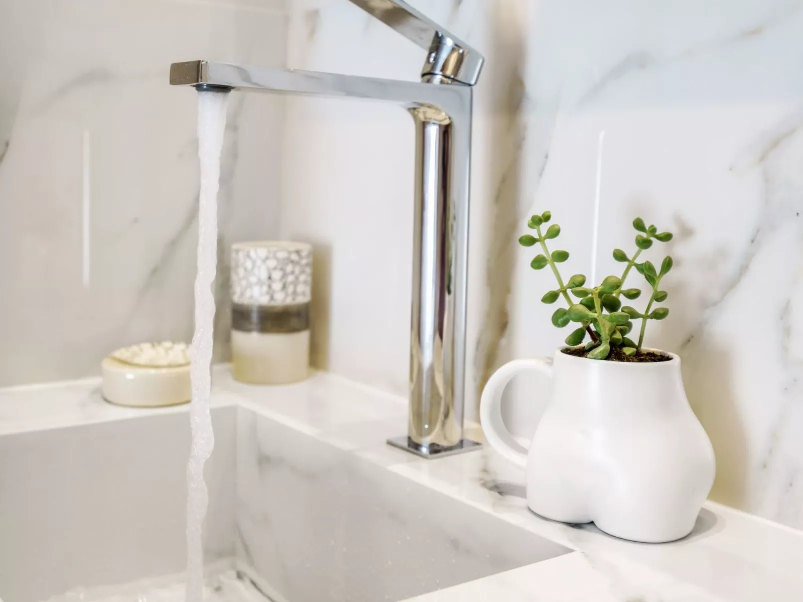 "Luna" mit Privatparkplatz-Binnen