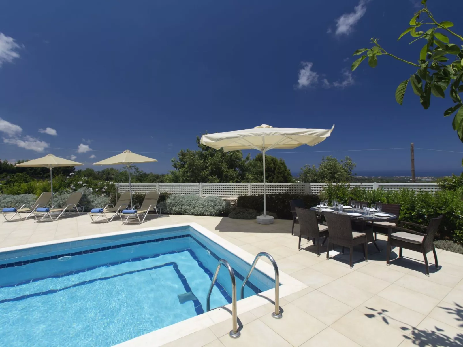 Villa Irini - 3-Schlafzimmer-Villa mit privatem Pool-Buiten