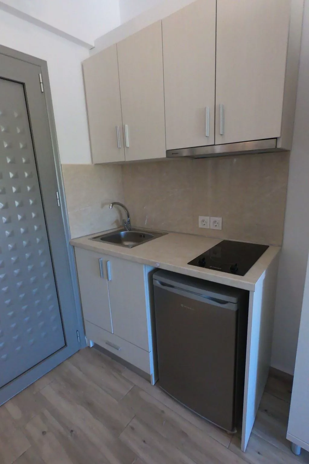 Finikas Garden Studios Pool Garten-Binnen