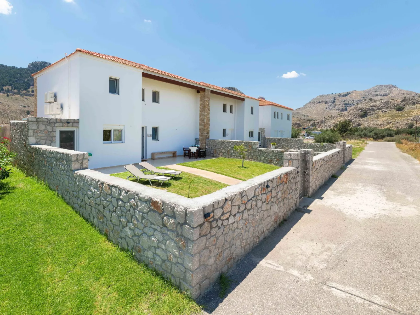 In Kolympia mit privatem Garten-Buiten