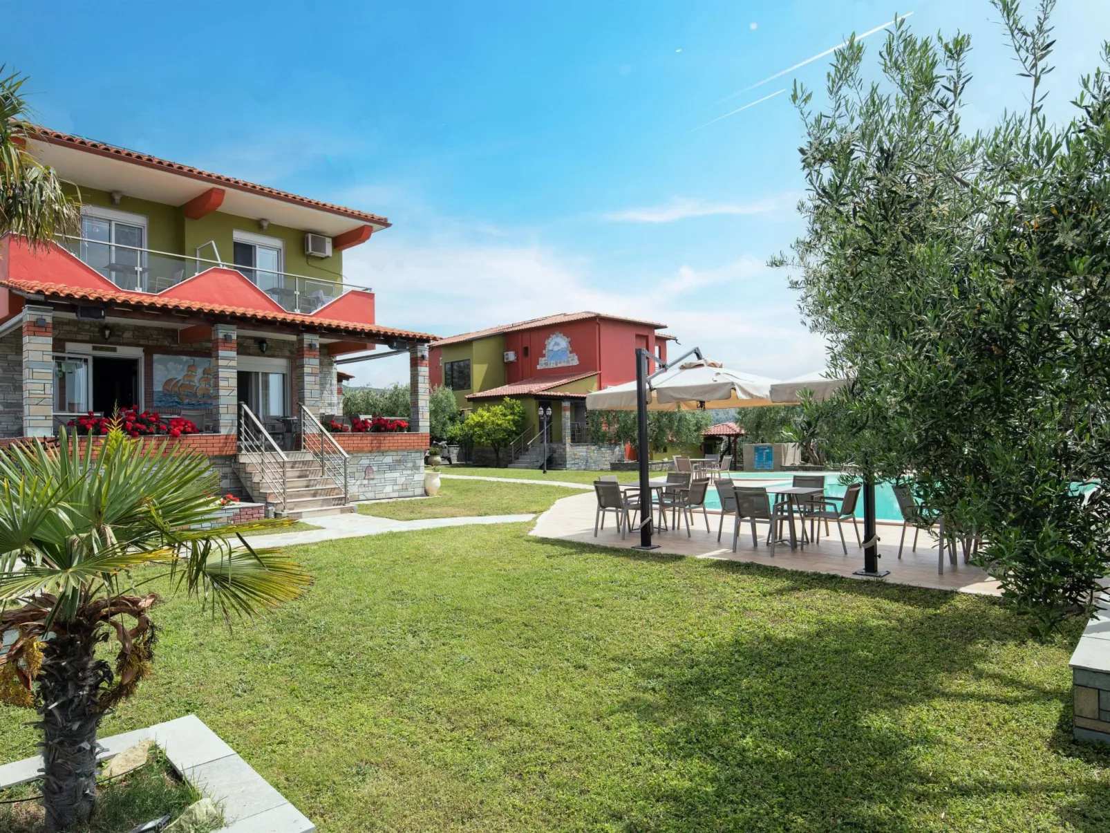Elegantes Apartment im Erdgeschoss mit Gartenblick-Buiten