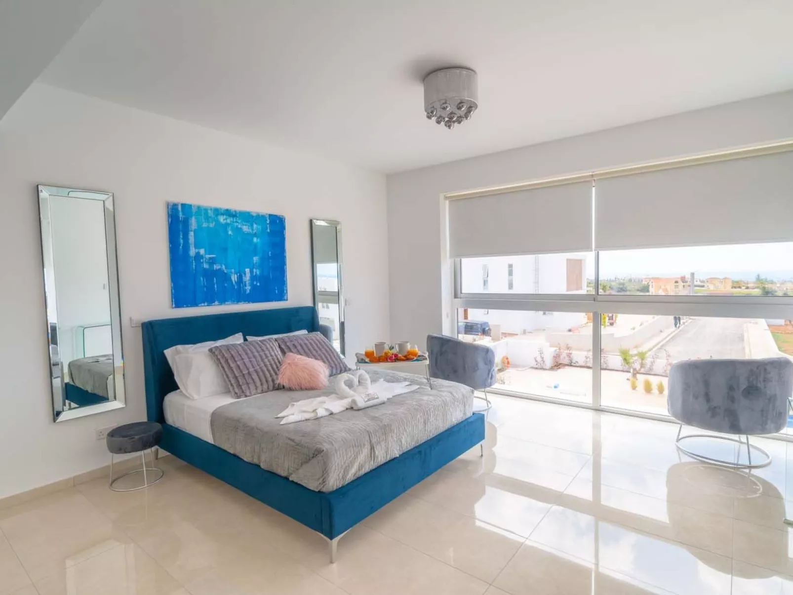 Luxuriöse Villa mit privatem Pool und Whirlpool-Binnen