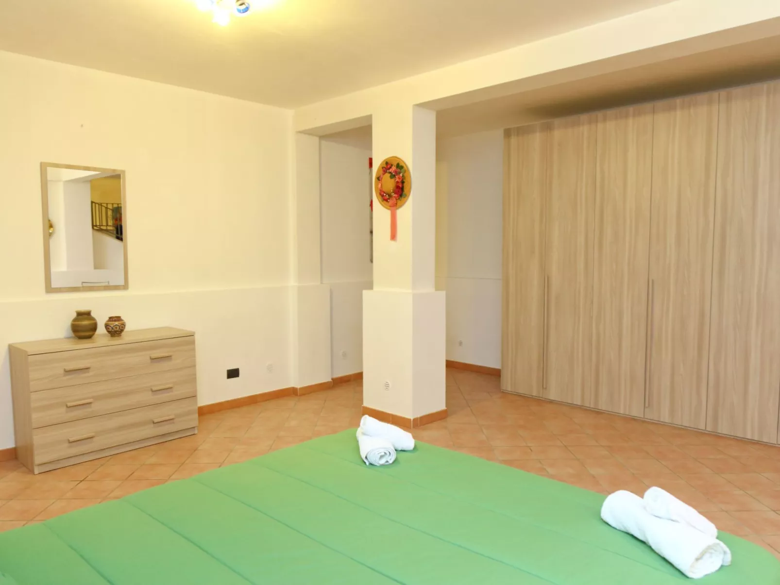 Helle mediterrane Villa mit Veranda und Garten-Image-tags.info