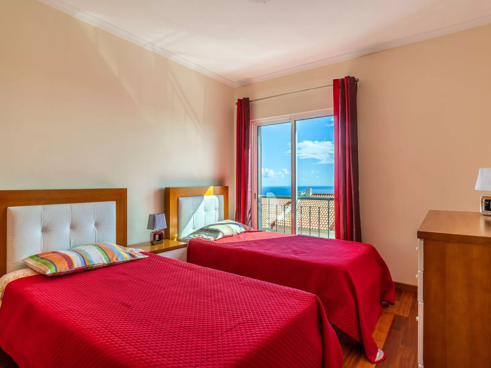 "Garajau View" mit Balkon-Binnen