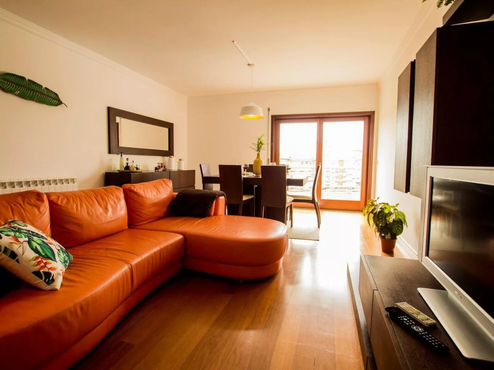 Turmhaus mit freier Garage-Binnen