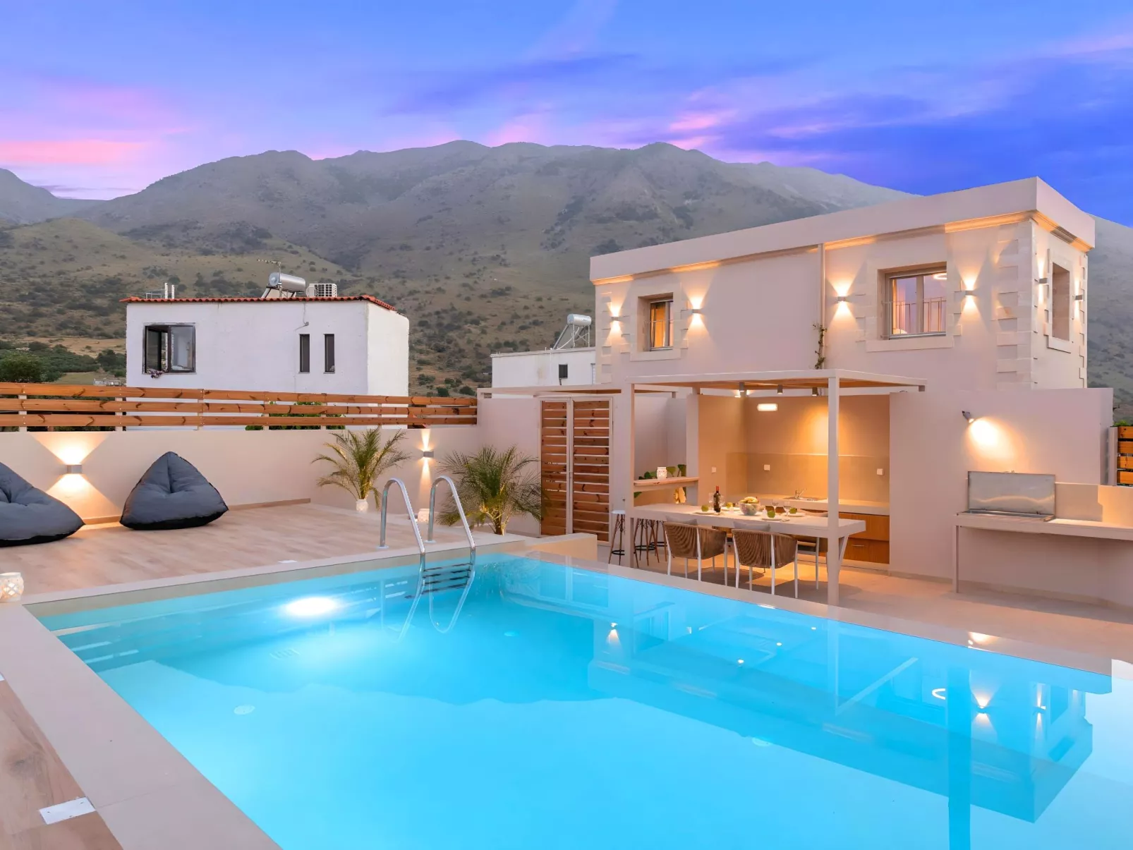 Hidden Gem Villa Pool und Jaccuzzi-Buiten