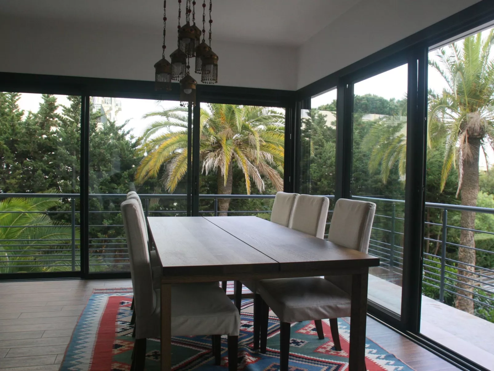 Appartement mit Infinity-Pool-Binnen