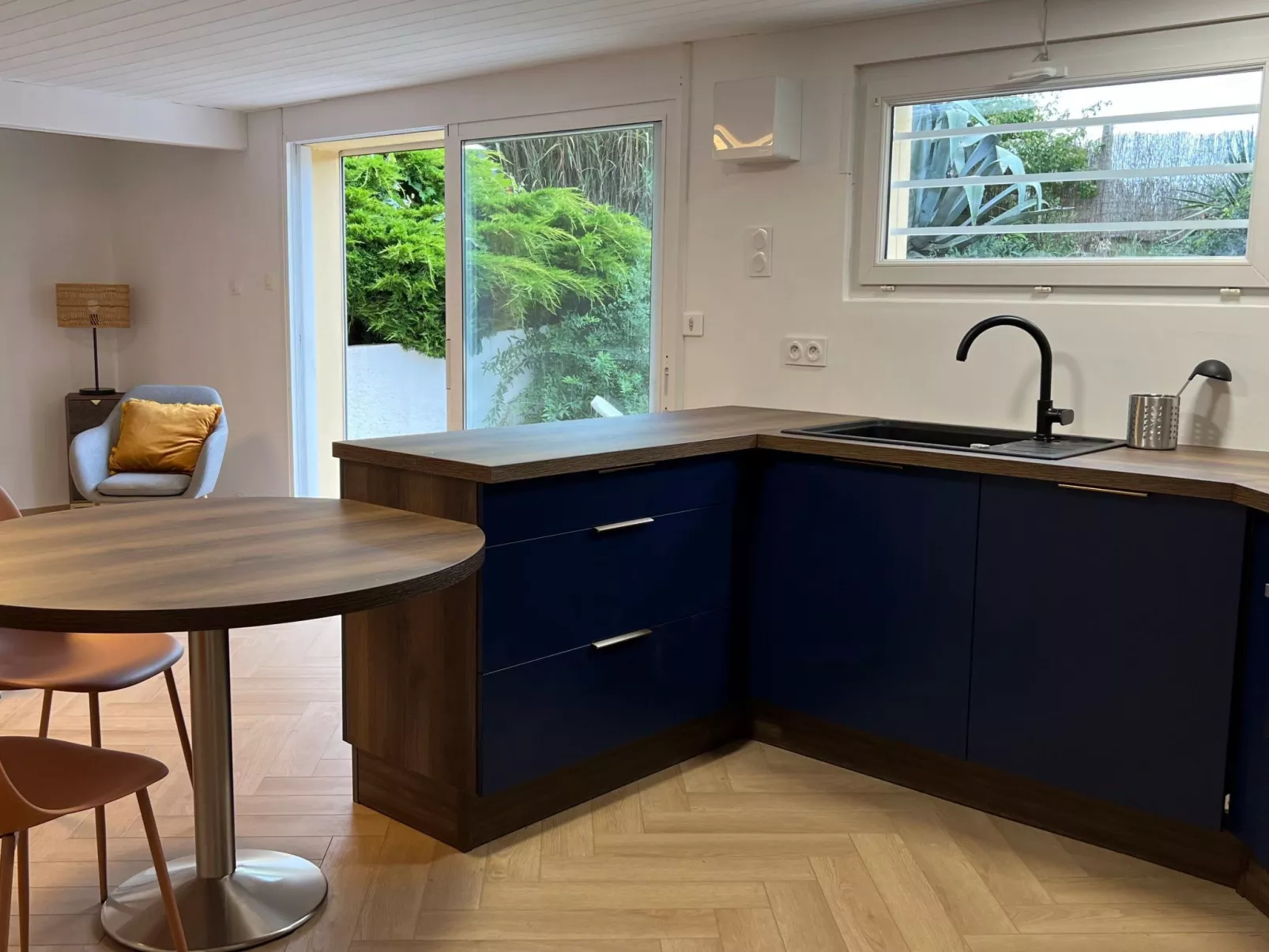 Prächtige Villa mit exotischem Garten, Strand 200m entfernt-Binnen