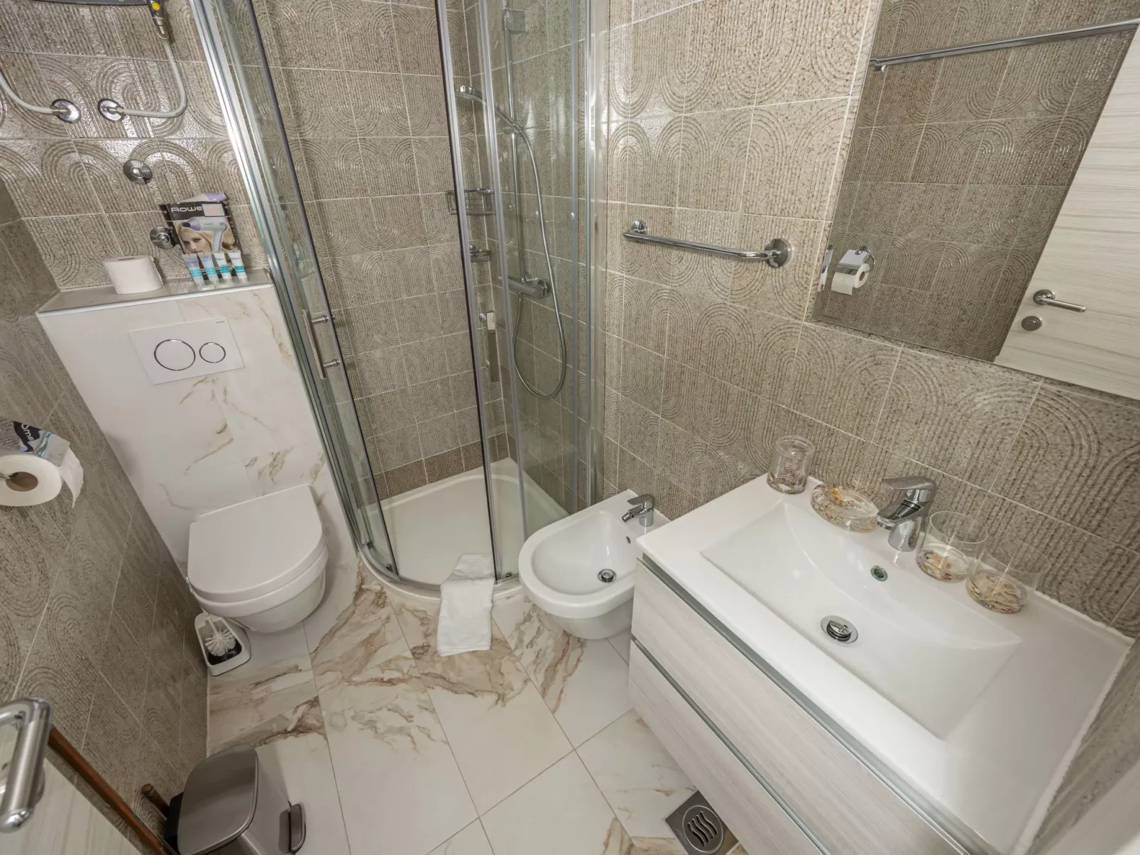 "Luxuswohnung"-Binnen