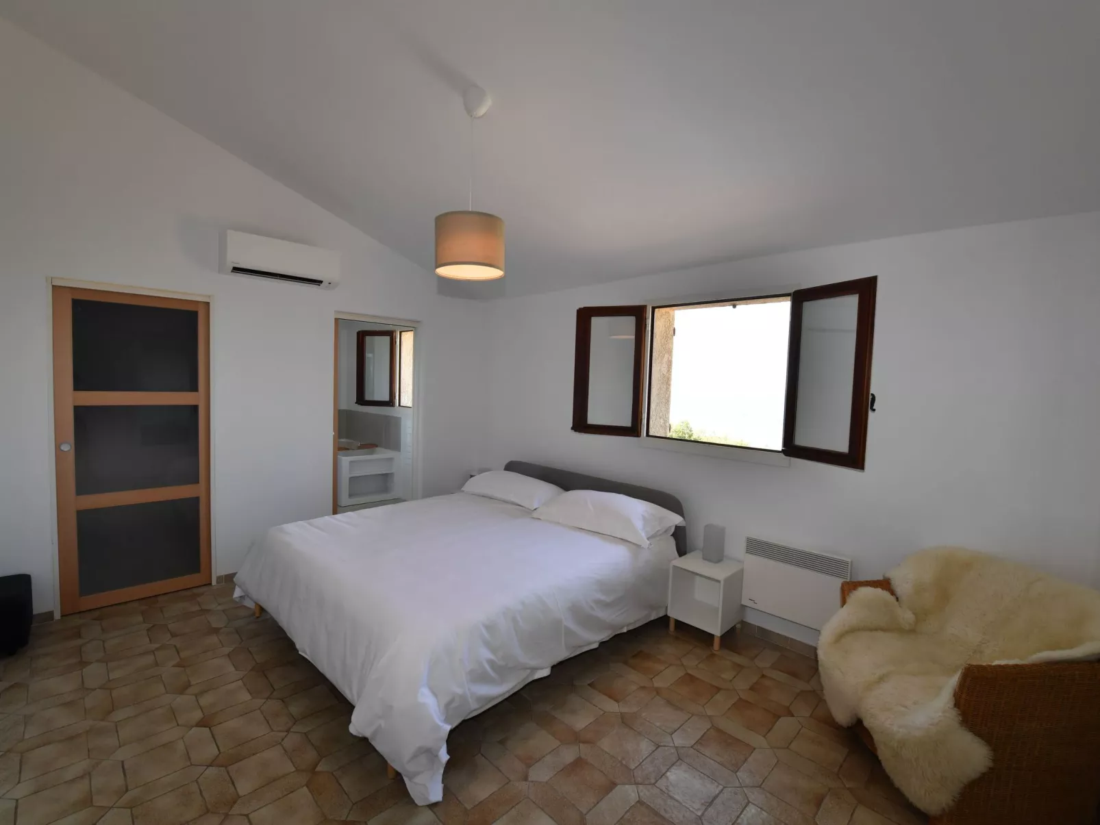 Villa 'Haute Vue', mit toller Aussicht, WiFi und AC-Binnen