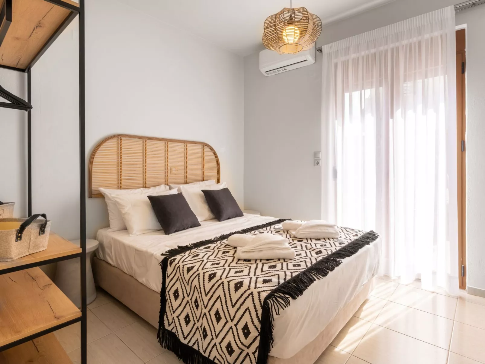 3-Schlafzimmer-Villa mit privatem Pool und Ladegerät für Elektroautos-Binnen