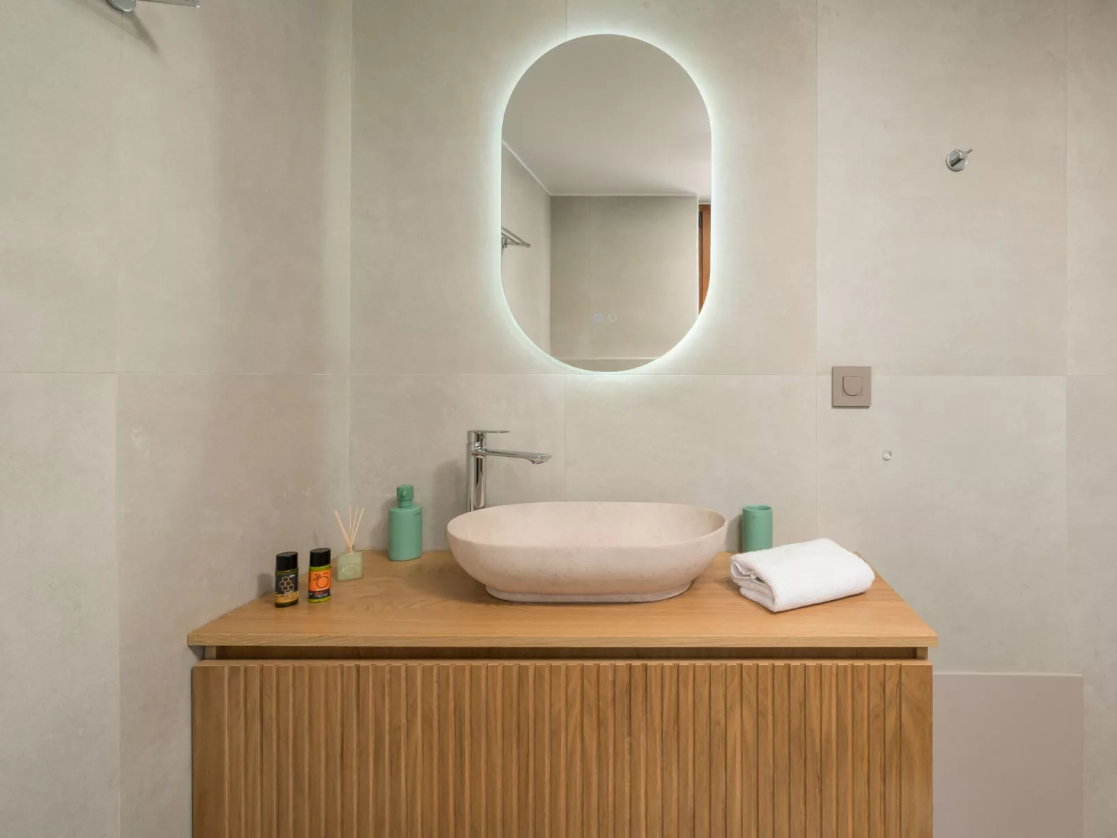 Wunderschöne Villa mit Seeblick und Pool in der Nähe von Restaurants-Image-tags.info