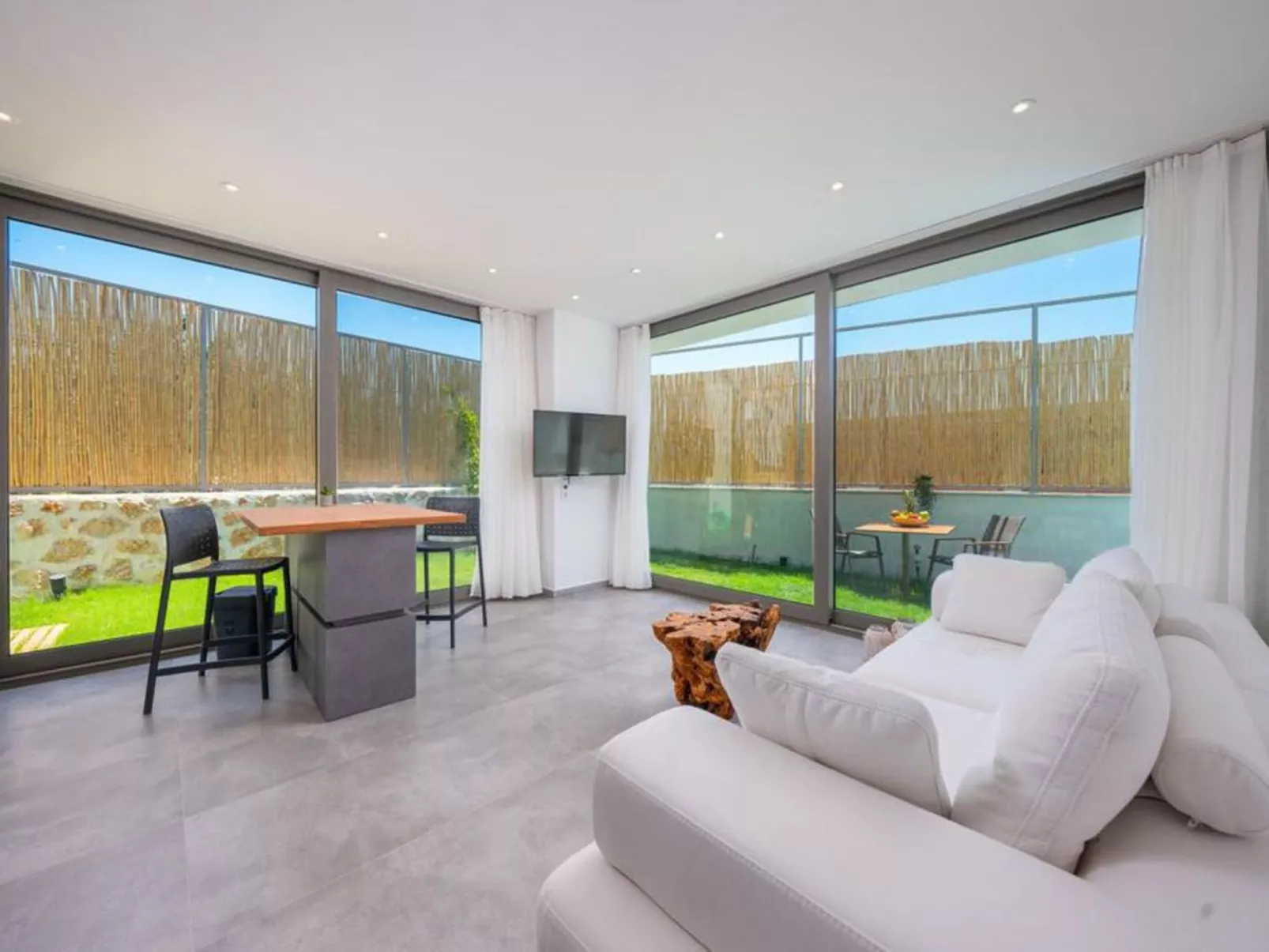 Schöne Villa mit großem Pool-Binnen