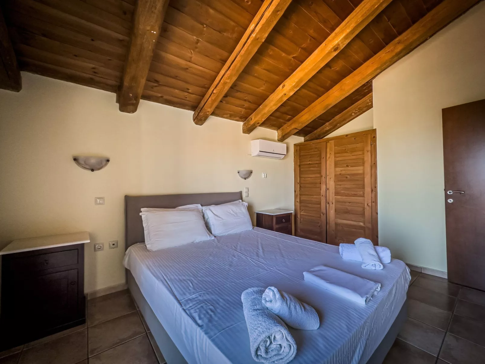 Niriides Villas_Aktea_ 3-Schlafzimmer privater Pool-Binnen