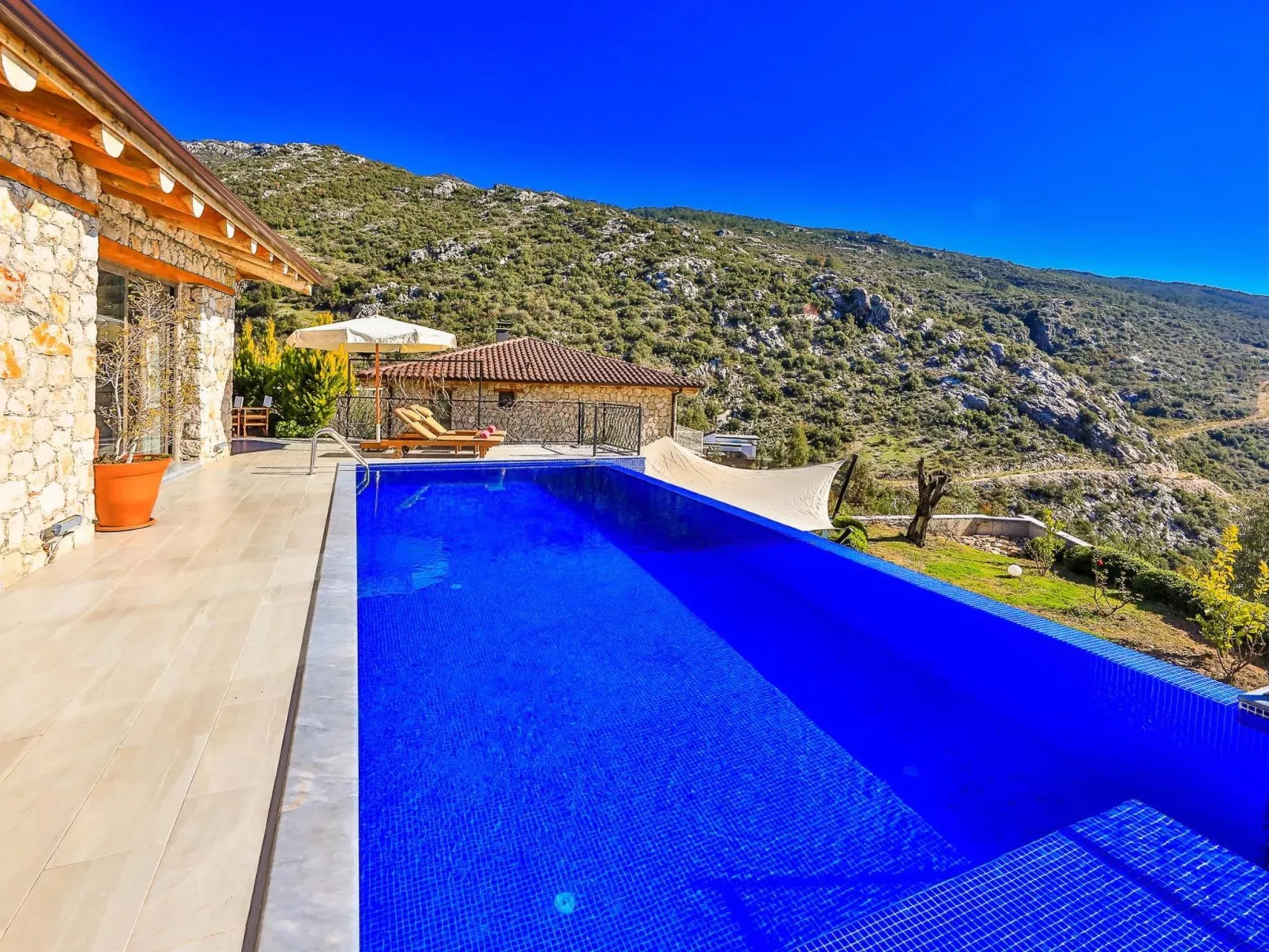 Natursteinhaus mit Pool in Kalkan Islamlar-Binnen