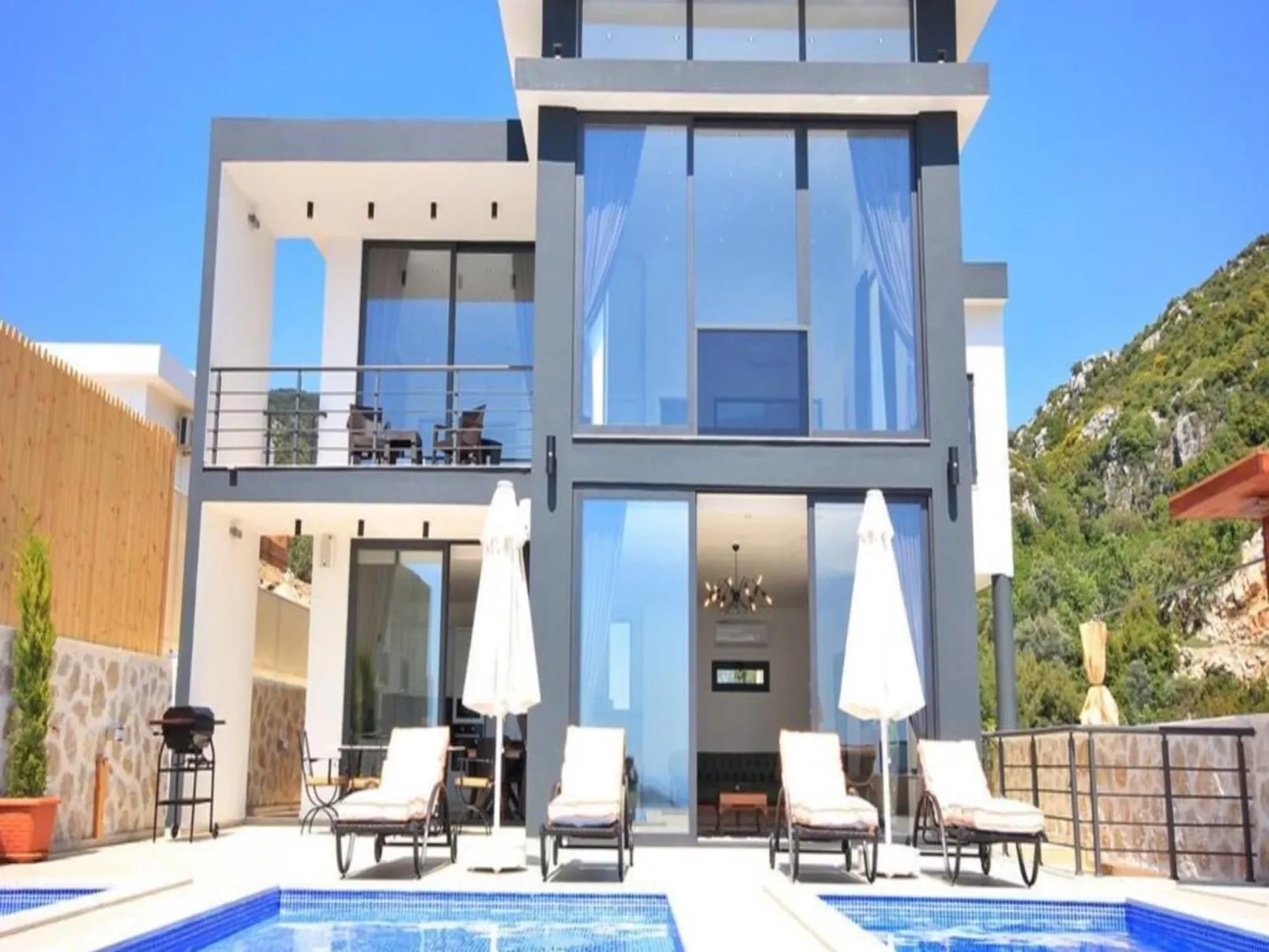 Villa mit Blick auf das Tal-Buiten