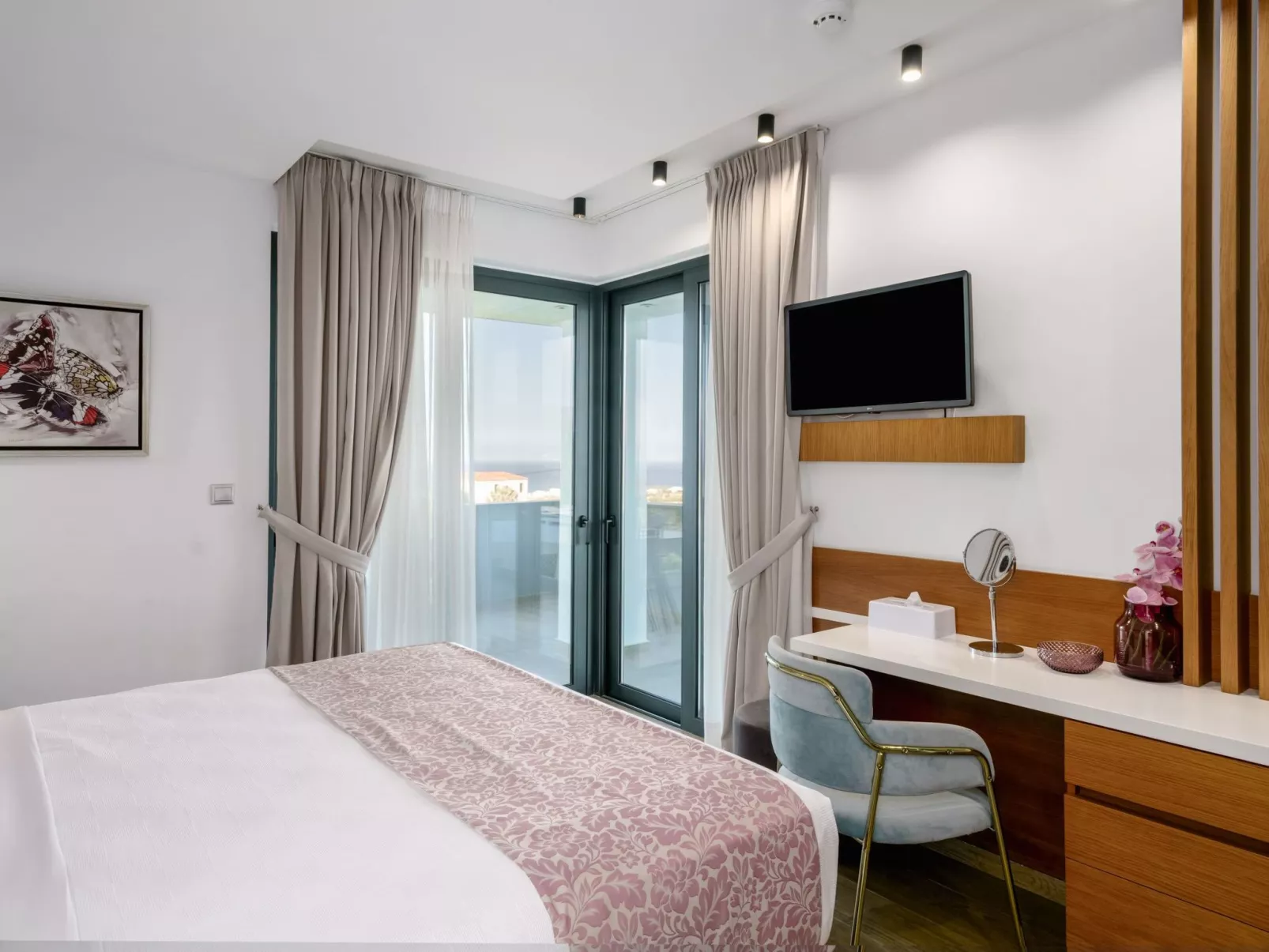 Lux-Villa mit Innen- und Außenpool, BBQ und Fitnessraum-Image-tags.info