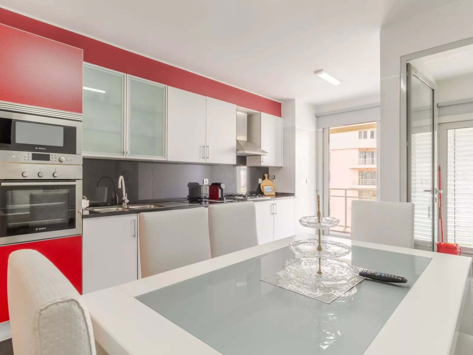 Mit gemeinschaftlichem Pool-Binnen