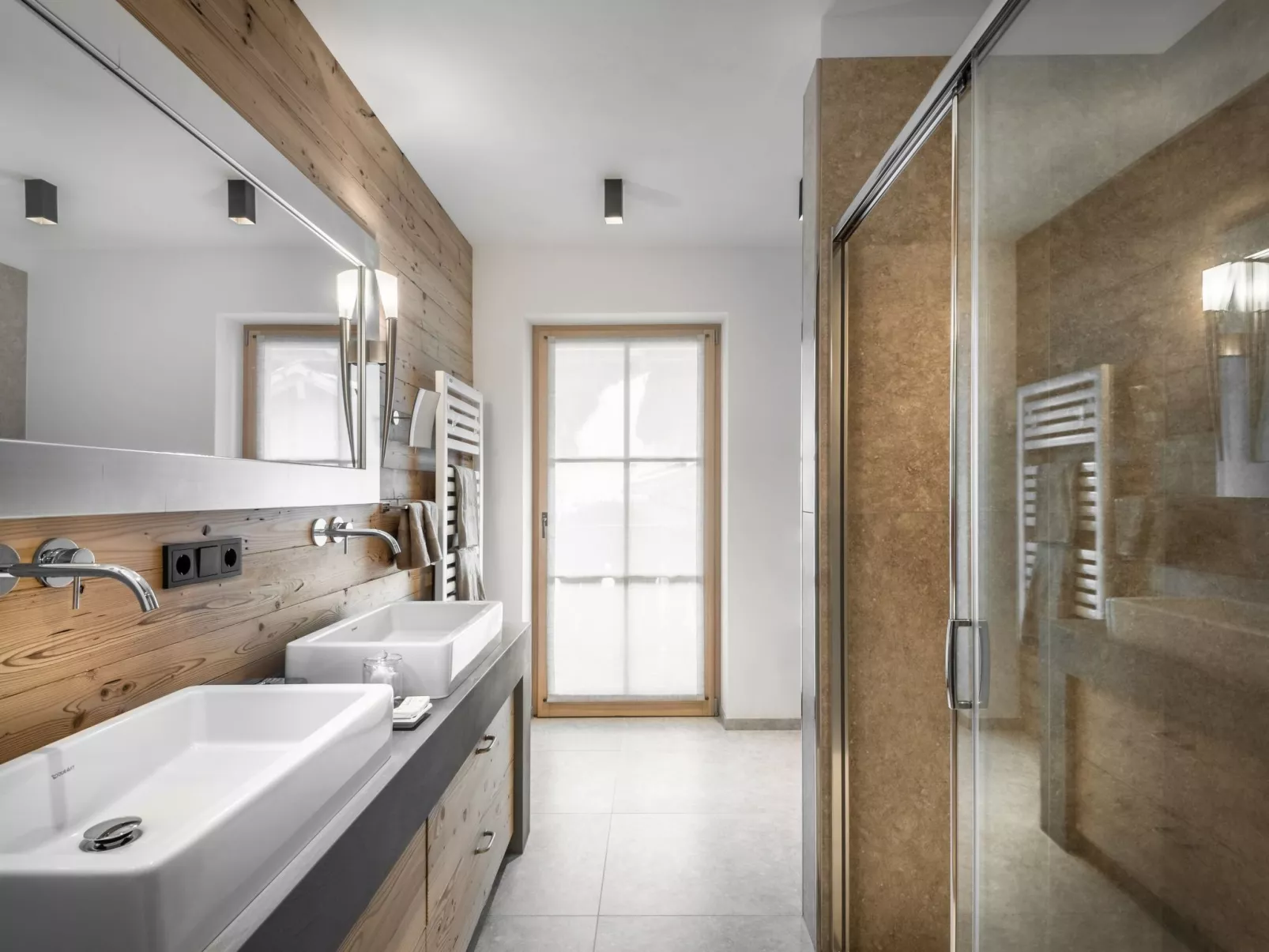 Für vier Personen im Erdgeschoss mit kleinem privatem Garten-Binnen