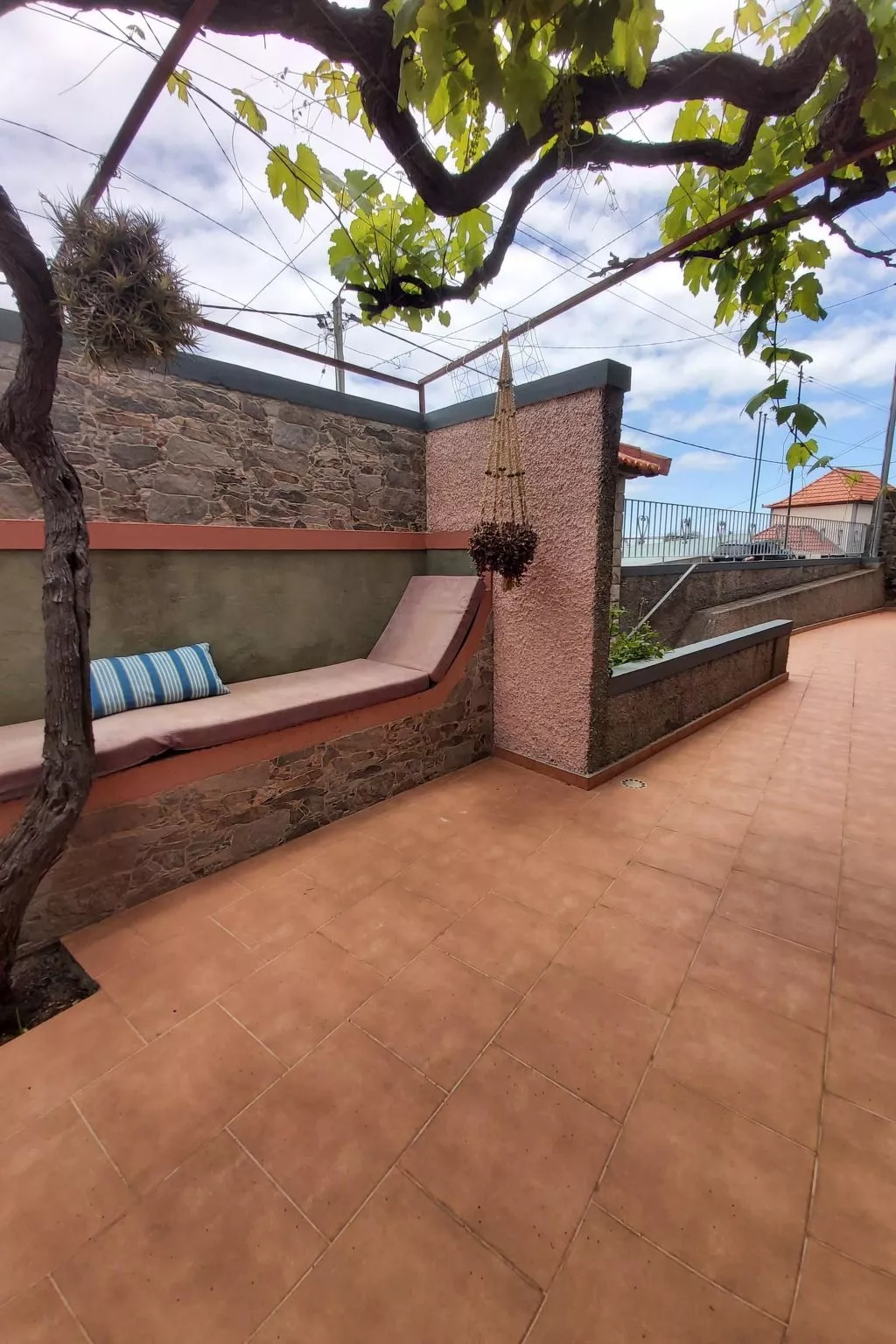 Cottage aus Stein mit Blick auf das Wasser-Buiten