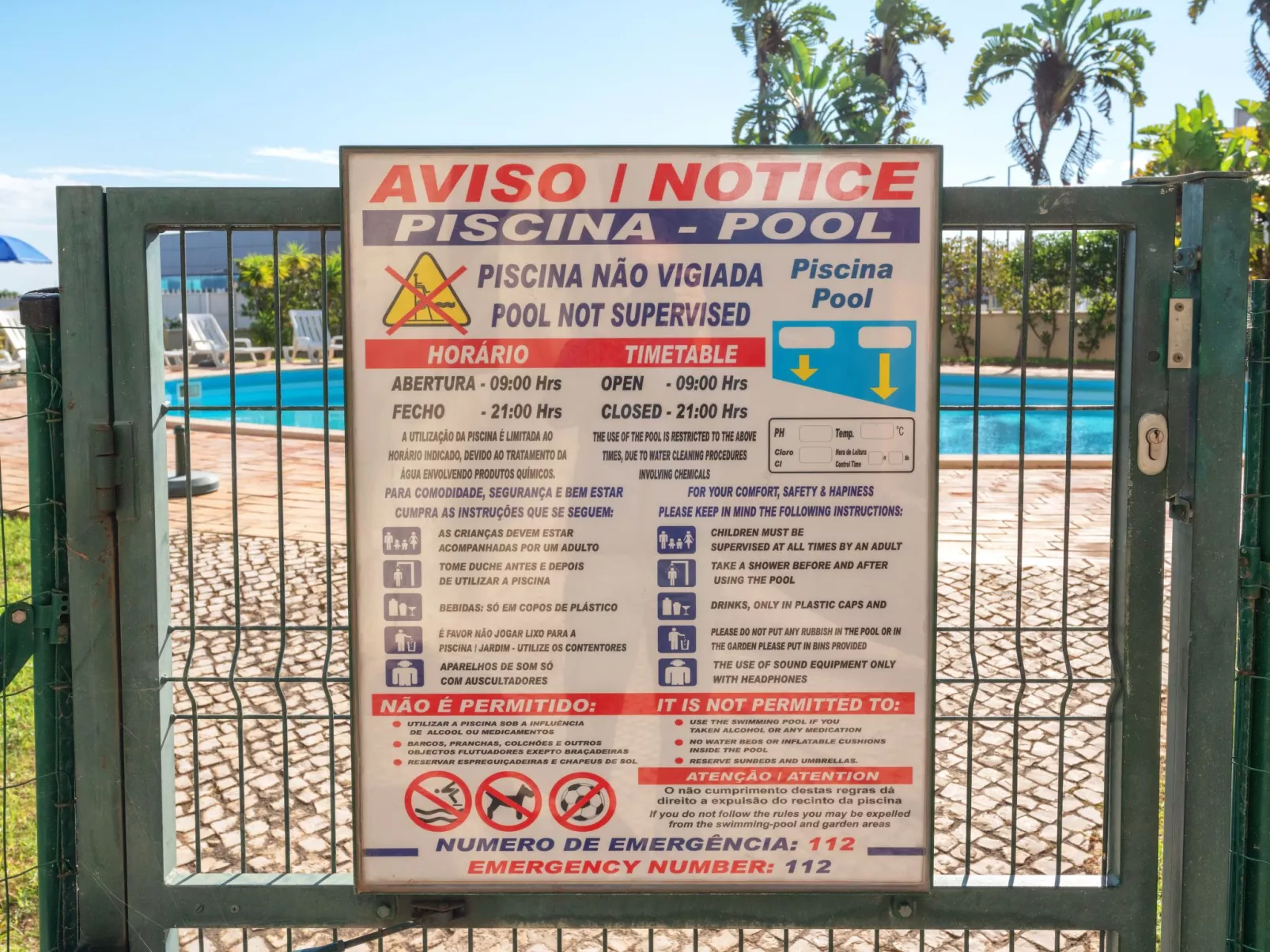 Wohnung mit Terrasse und 2 Schwimmbecken-Buiten