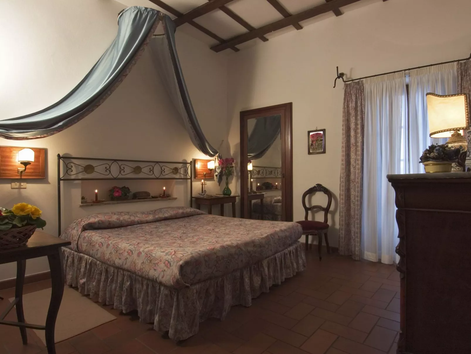 Komfortable Unterkunft in einem Schloss, Schwimmbad-Binnen