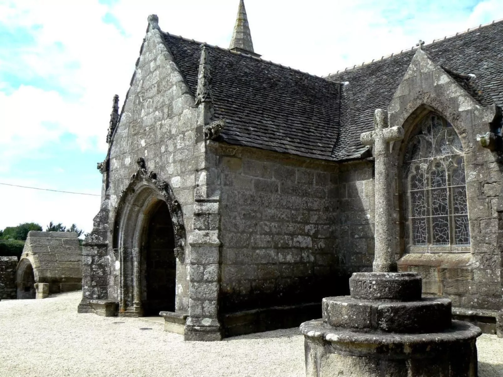 Küstennahes, bretonisches Ferienhaus mit Kamin-Buiten