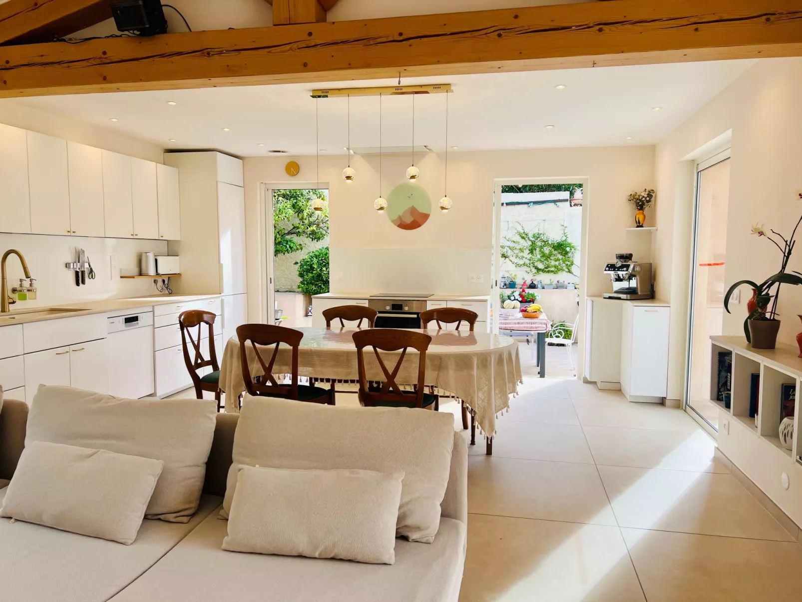 "Villa Cypangha"-Binnen