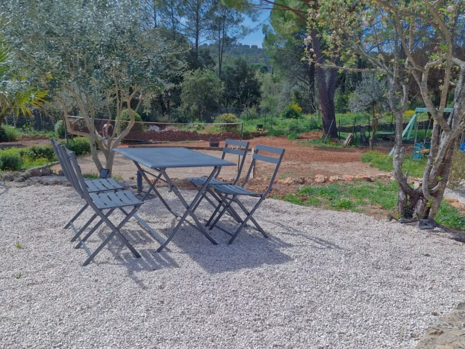 "La CIgale" mit Schwimmbad-Buiten