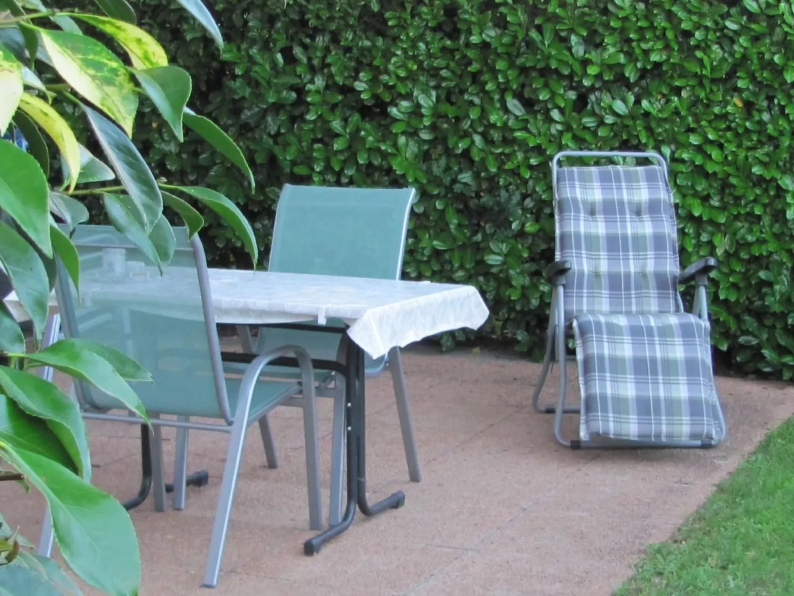 2 Zimmer Gartenwohnung mit Pool-Buiten