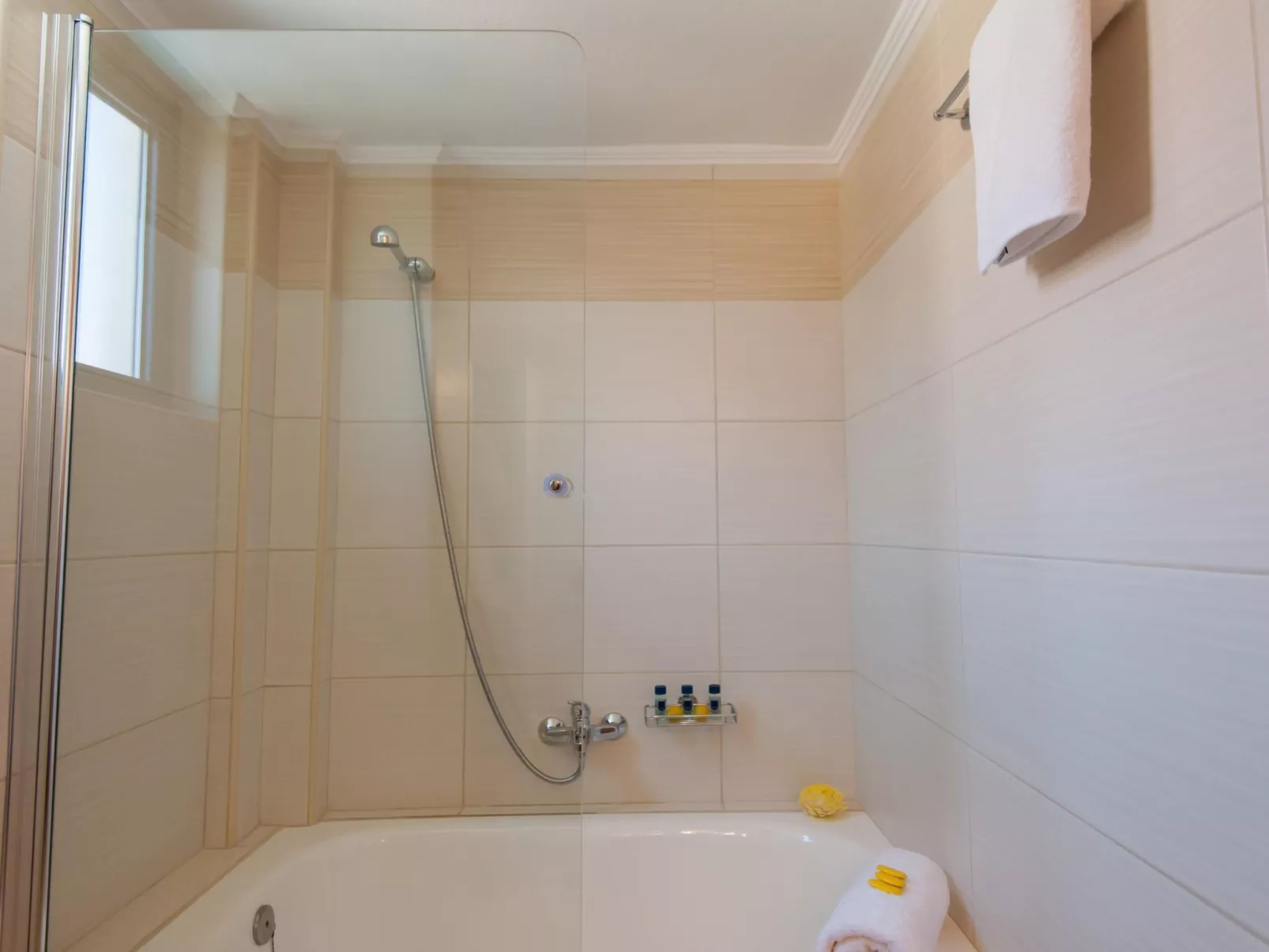 In Panormos mit kleinem Garten,Pool-Image-tags.info