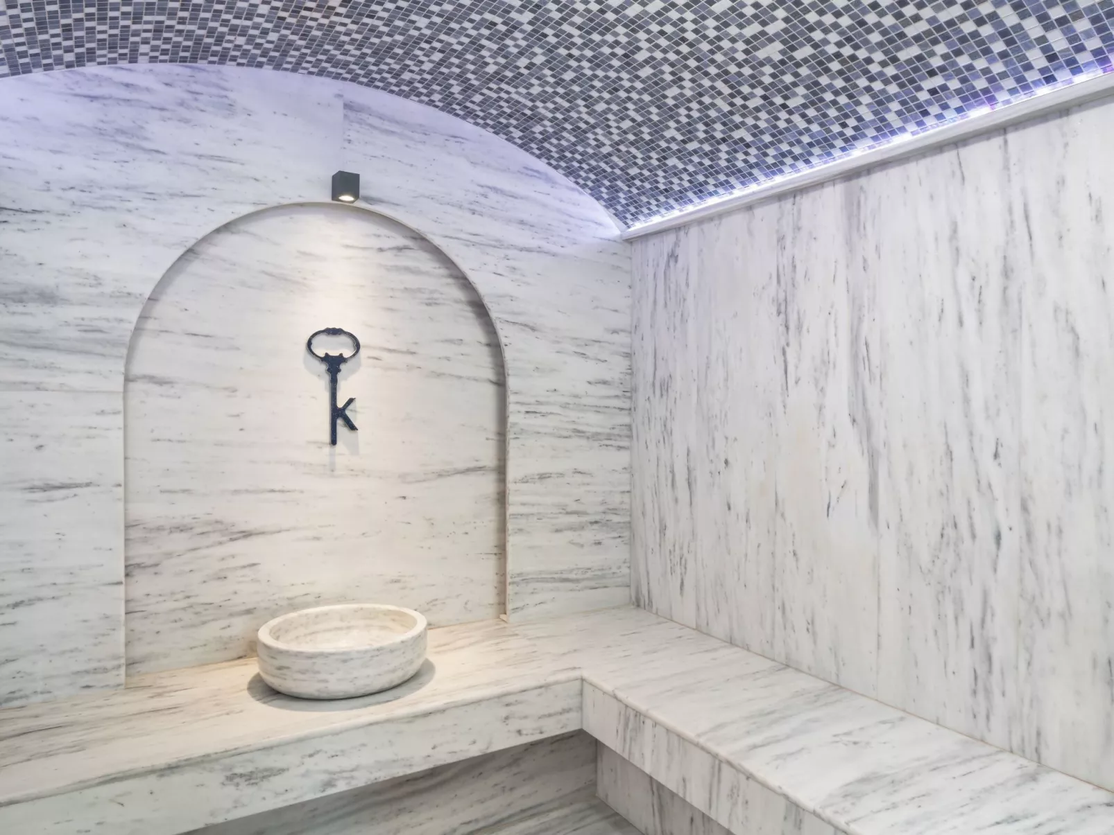 Luxuriöses Anwesen mit Meerblick und beheiztem Infinity-Pool-Binnen