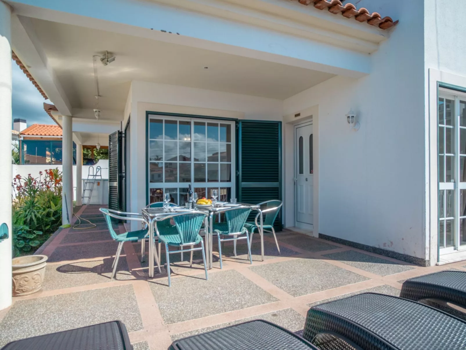 Villa mit Gartenblick-Image-tags.info