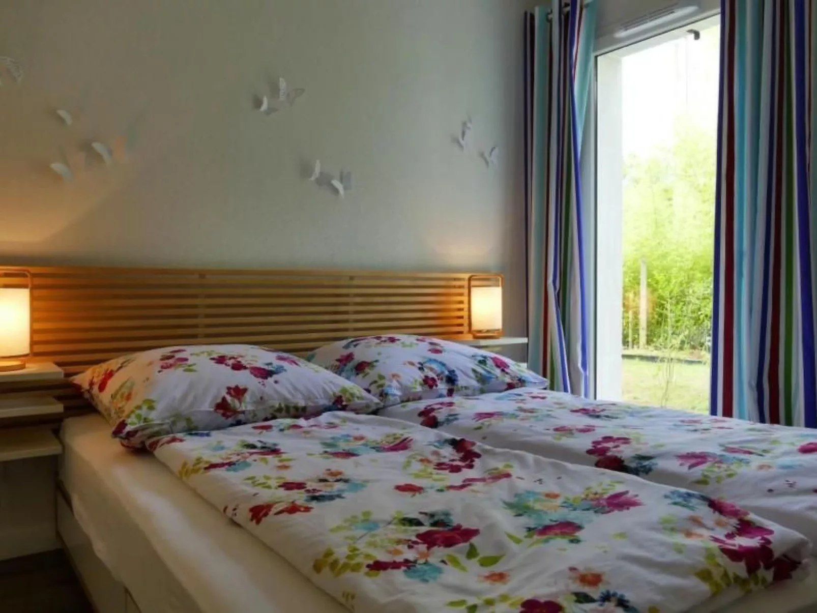 ILONA-Image-tags.info