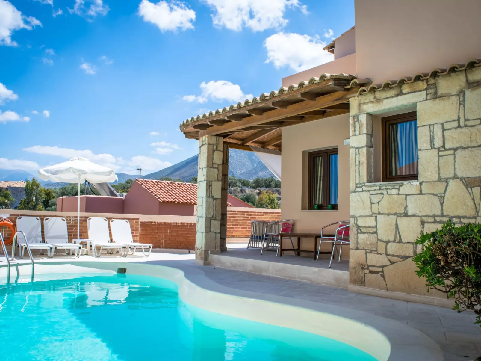 Niriides Villas_Nymfe_ 2-Schlafzimmer privater Pool-Binnen