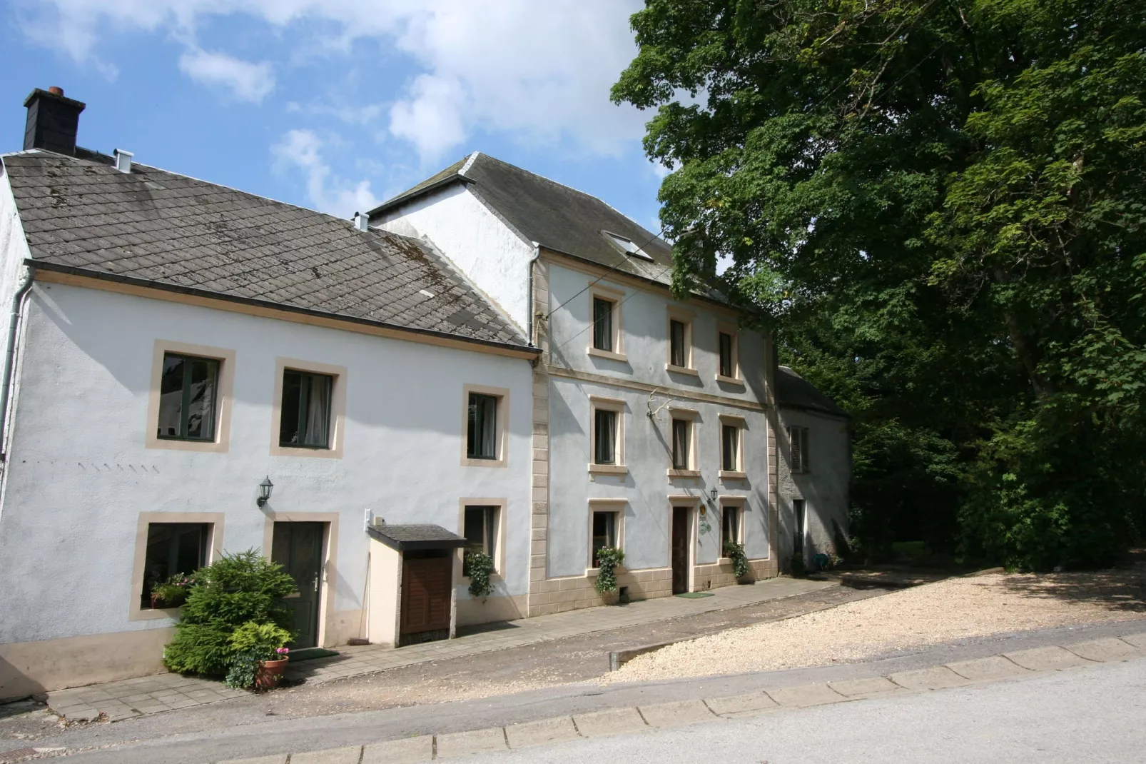 La Source des Bois-Buitenkant zomer