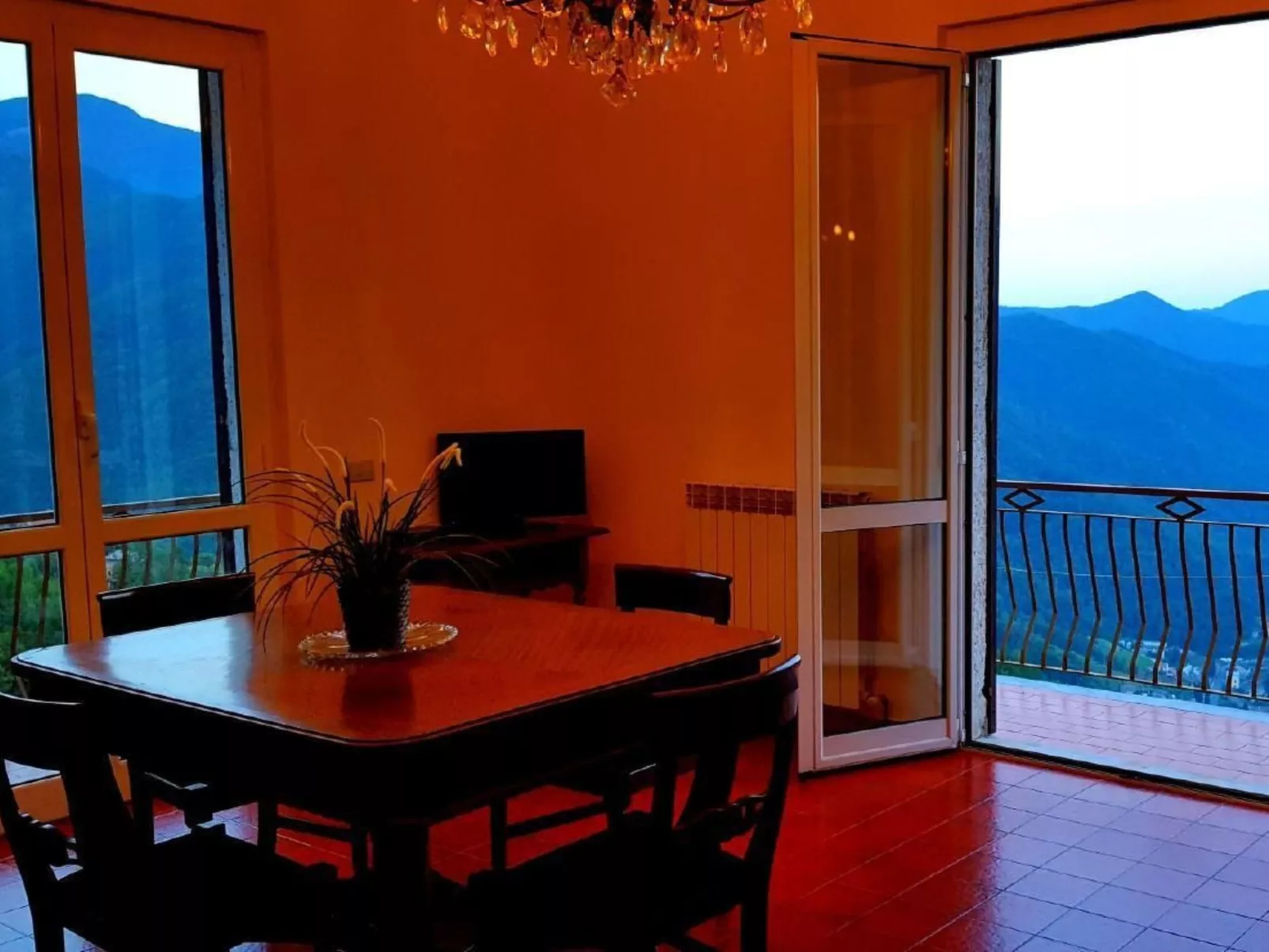 Panoramahaus zwischen den Cinque Terre und Portofino-Image-tags.info