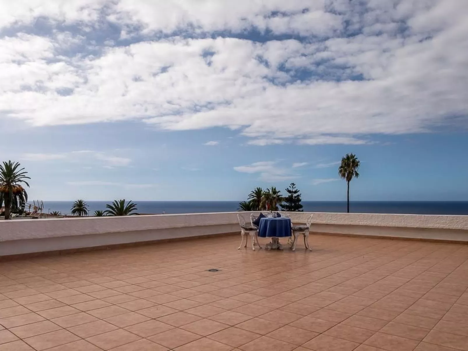 Strandnahes Haus mit Terrasse zum Sonnenuntergang - Buiten
