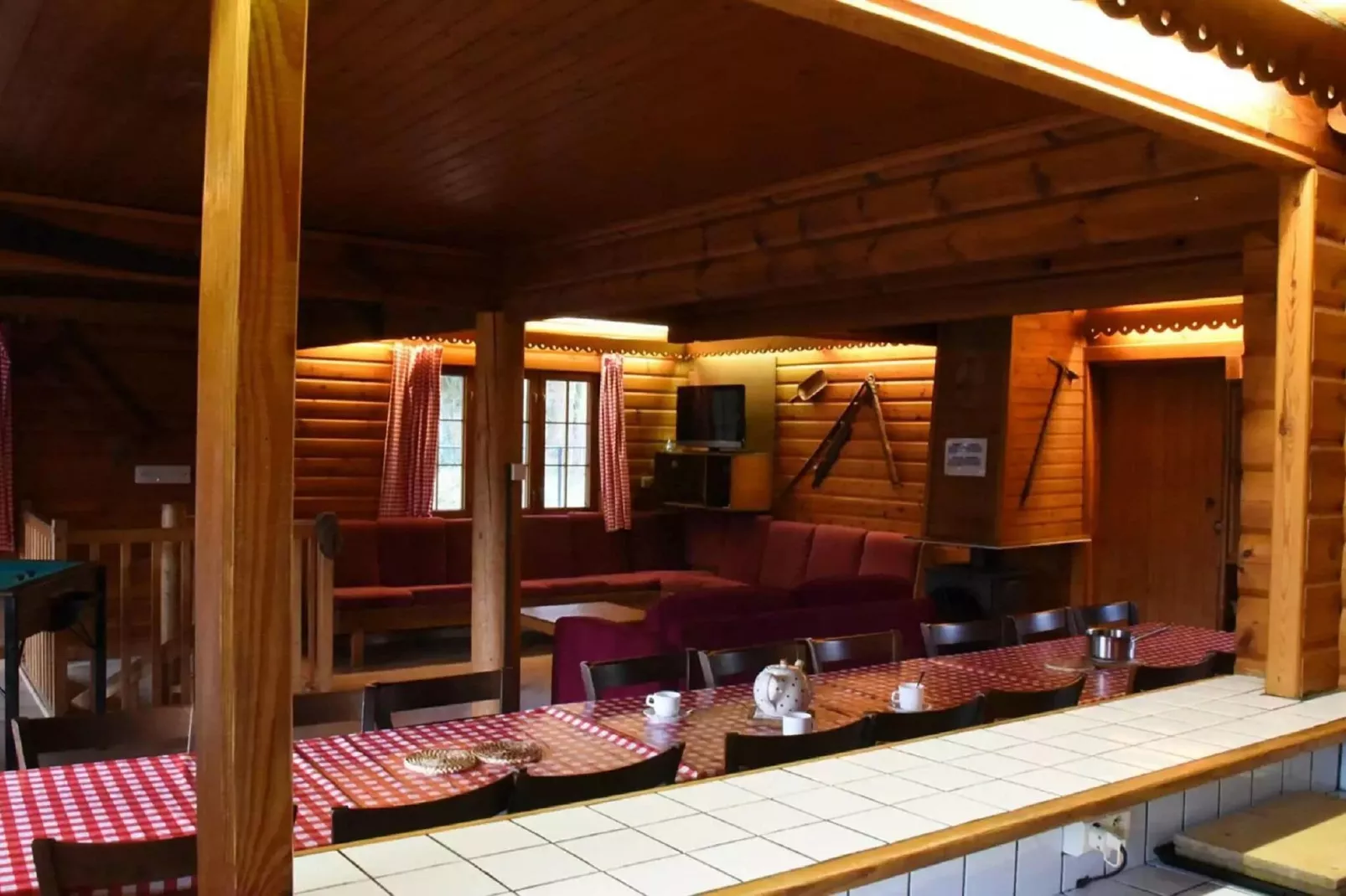 Chalet Finlandais-Eetkamer